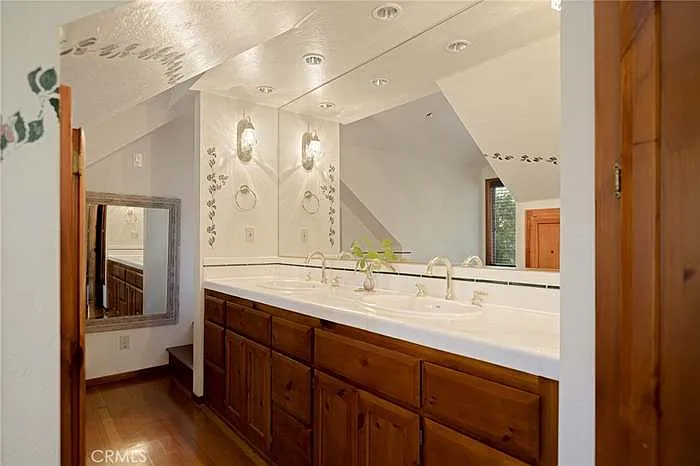 637 Crest Estates Ct — Photo 17