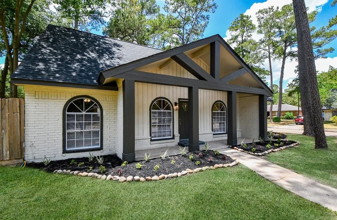 4 bed, 2286 sqft, $2,400 — Photo 3