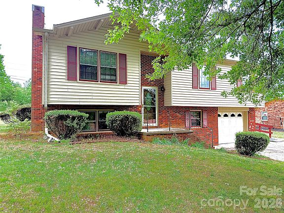 2nd image of 2848 Wendell St