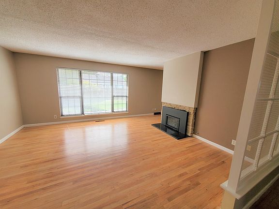 3rd image of 7604 Harwood Ave NE