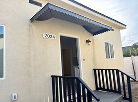 2 bed, 2.0 bath, 600 sqft, $2,300