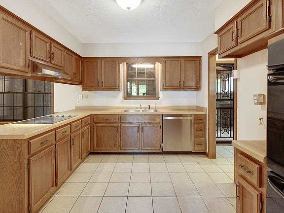 5th image of 2721 Rockcreek Pkwy