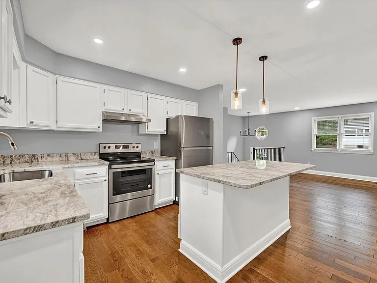 531 Kenmore Rd — Photo 7