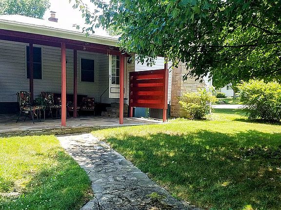 3rd image of 1272 Fairlawns Ave