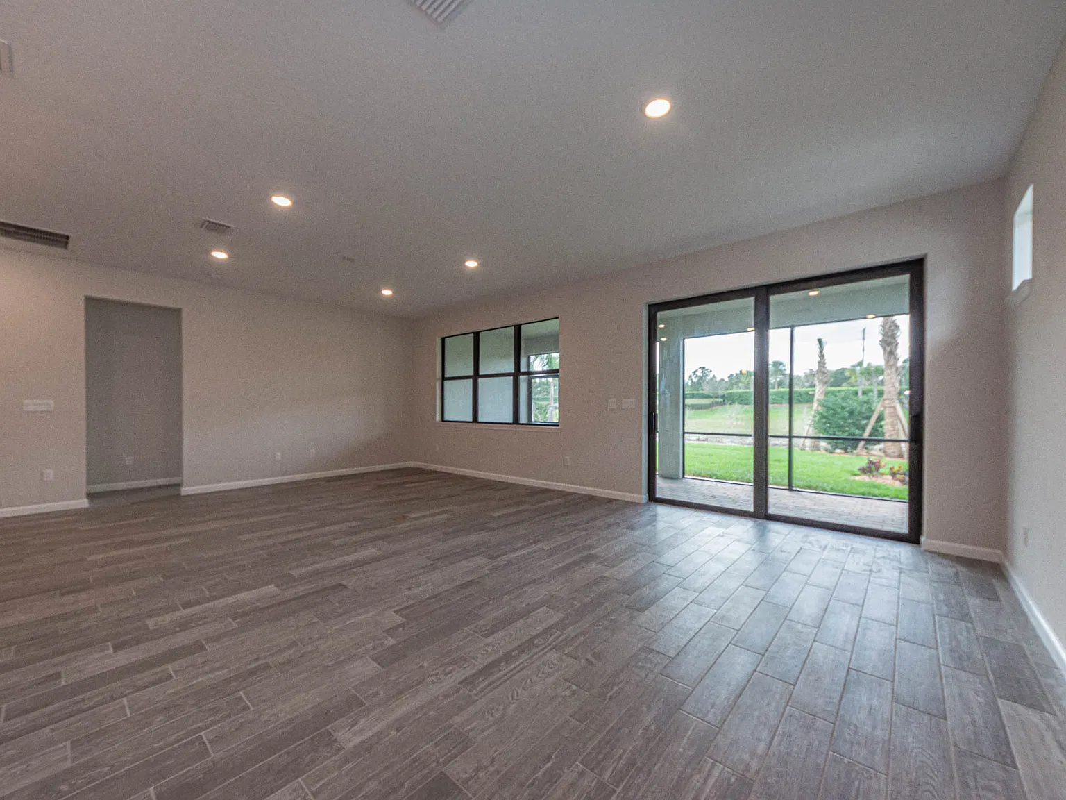 2 bed, 1943 sqft, $3,300 — Photo 2