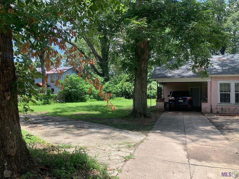 2nd image of 6724 Village St