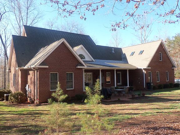 3rd image of 132 Twin Lake Dr