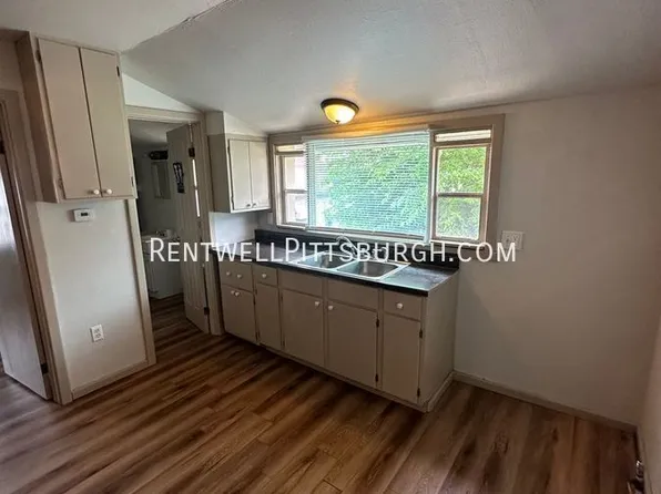 223 W 9th Ave, Tarentum, PA 15084