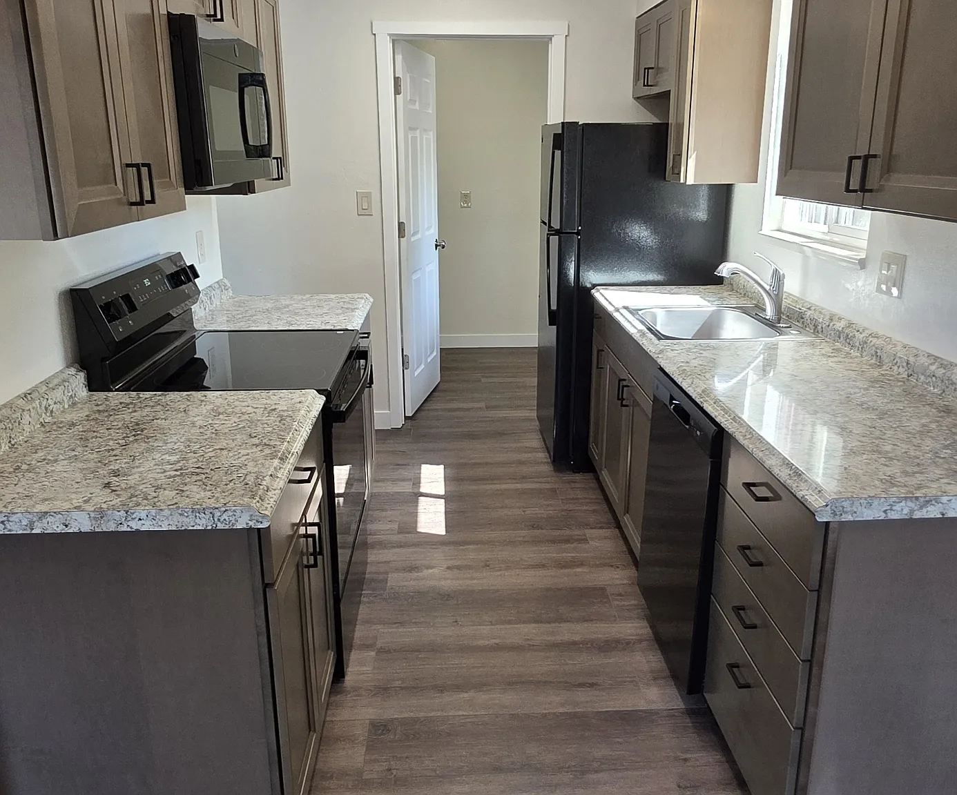 1025 Cedar Way - 4 — Photo 4