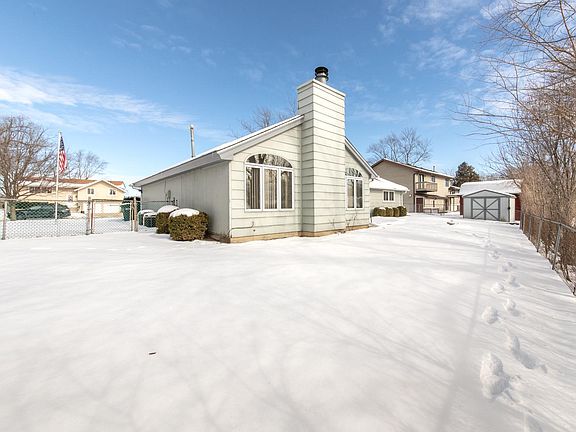 2nd image of 1033 Bourne Ln
