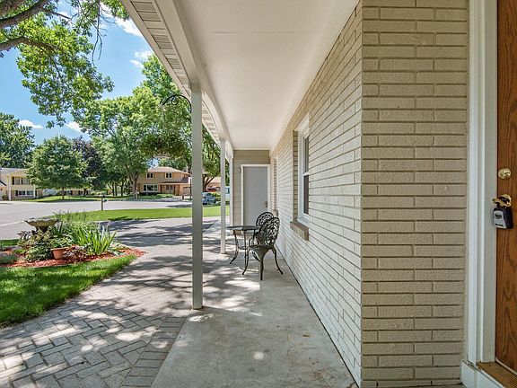 5th image of 2731 Crown Hill Ct