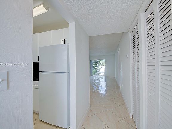 5th image of 855 Euclid Ave APT 303