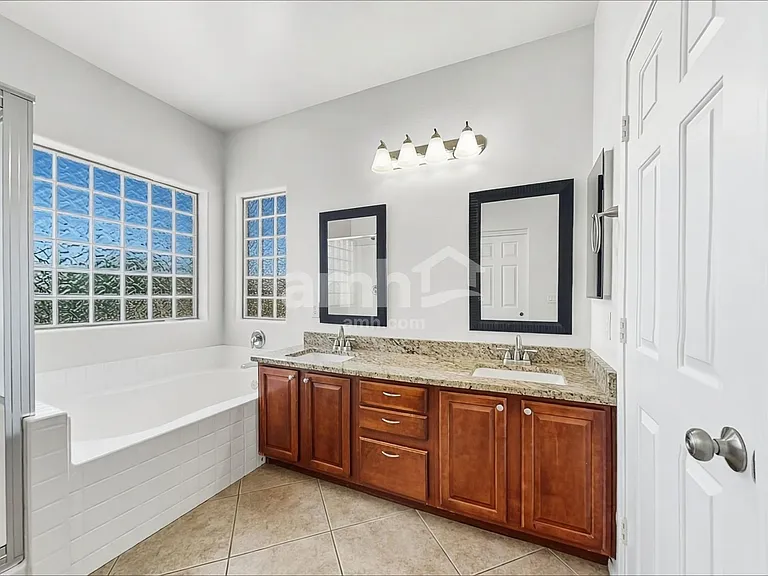 5308 S 53rd Ln — Photo 12
