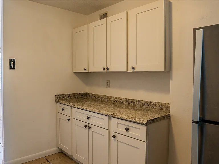2323 Huntington Green Ct — Photo 11