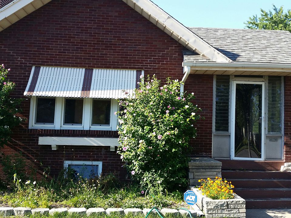 2nd image of 712 E Homer St