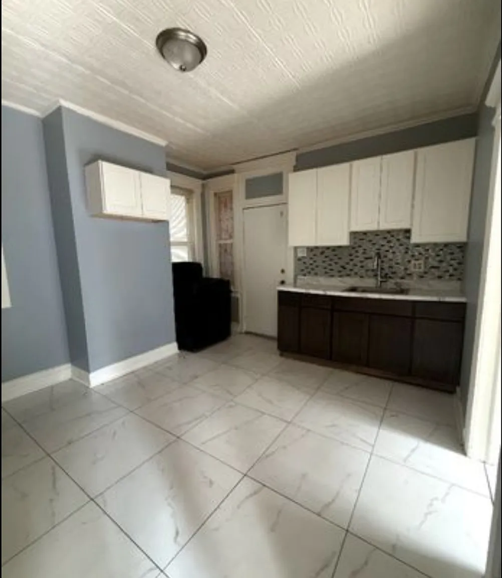 2 bed, $1,900 — Photo 1