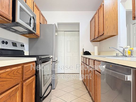 5th image of 400 Franklin St