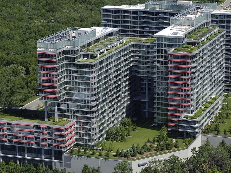 1st image of 9725 Woods Dr Unit 916