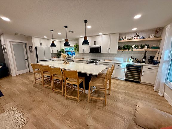 Eat-In Kitchen