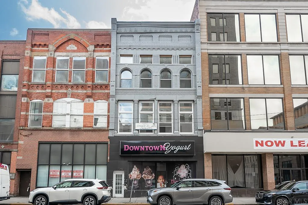 215 Franklin St — Photo 1