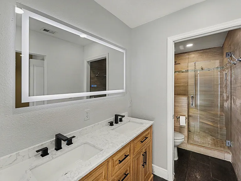 318 Bath St — Photo 18