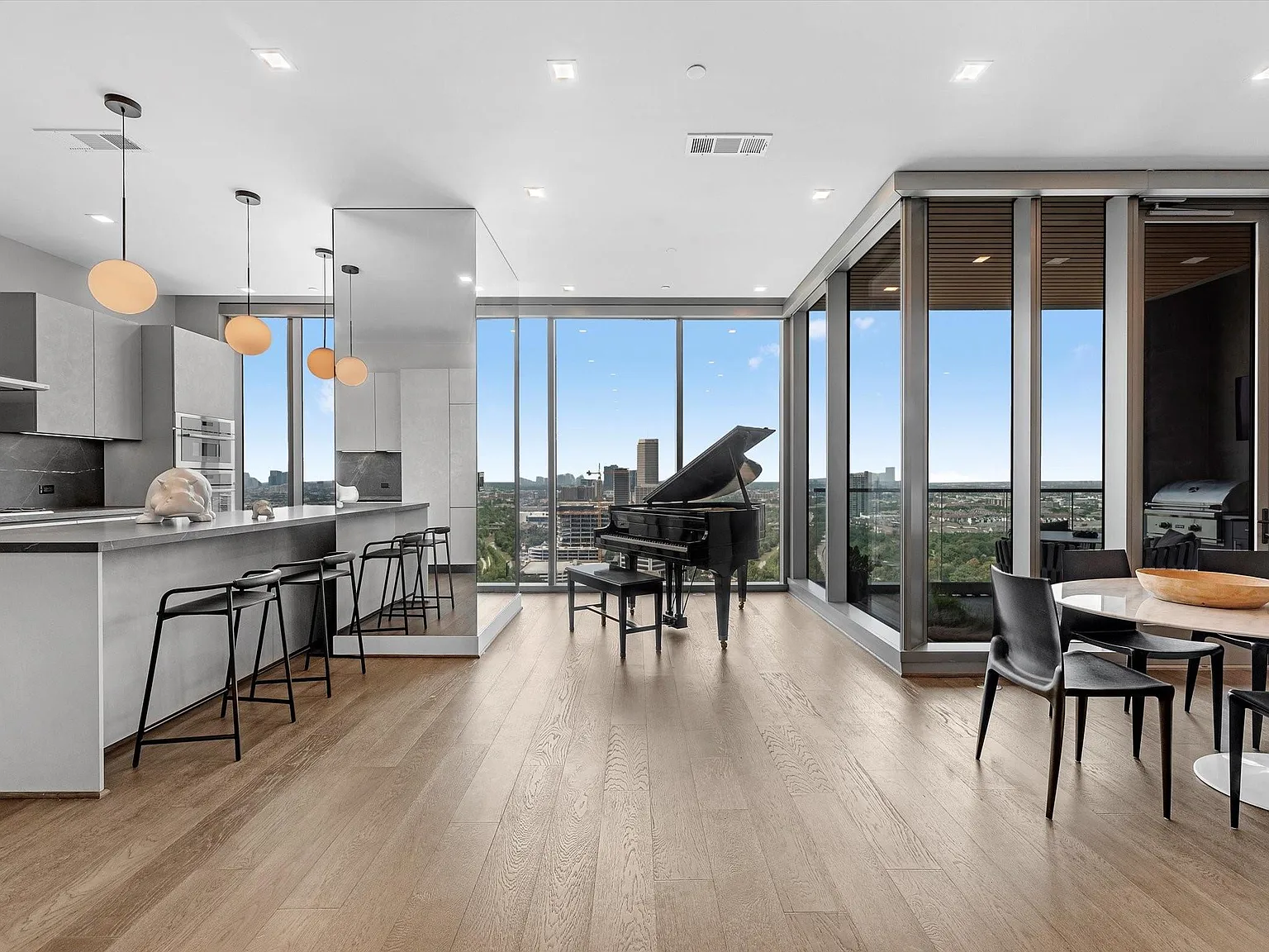 1 bed, 1.5 bath, 1693 sqft, $8,250 — Photo 2