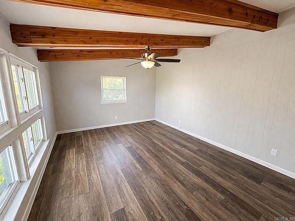 3rd image of 4803 Lynn Ln