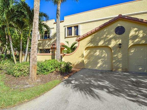 2nd image of 58 Uno Lago Dr