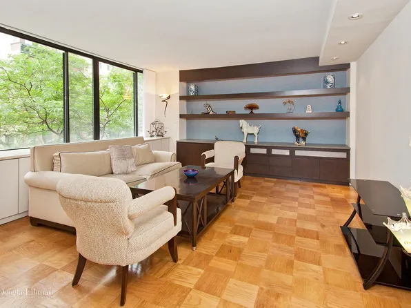 309 East 49th Street image 1 of 16