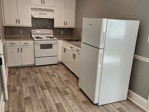 5th image of 406 N College St #A