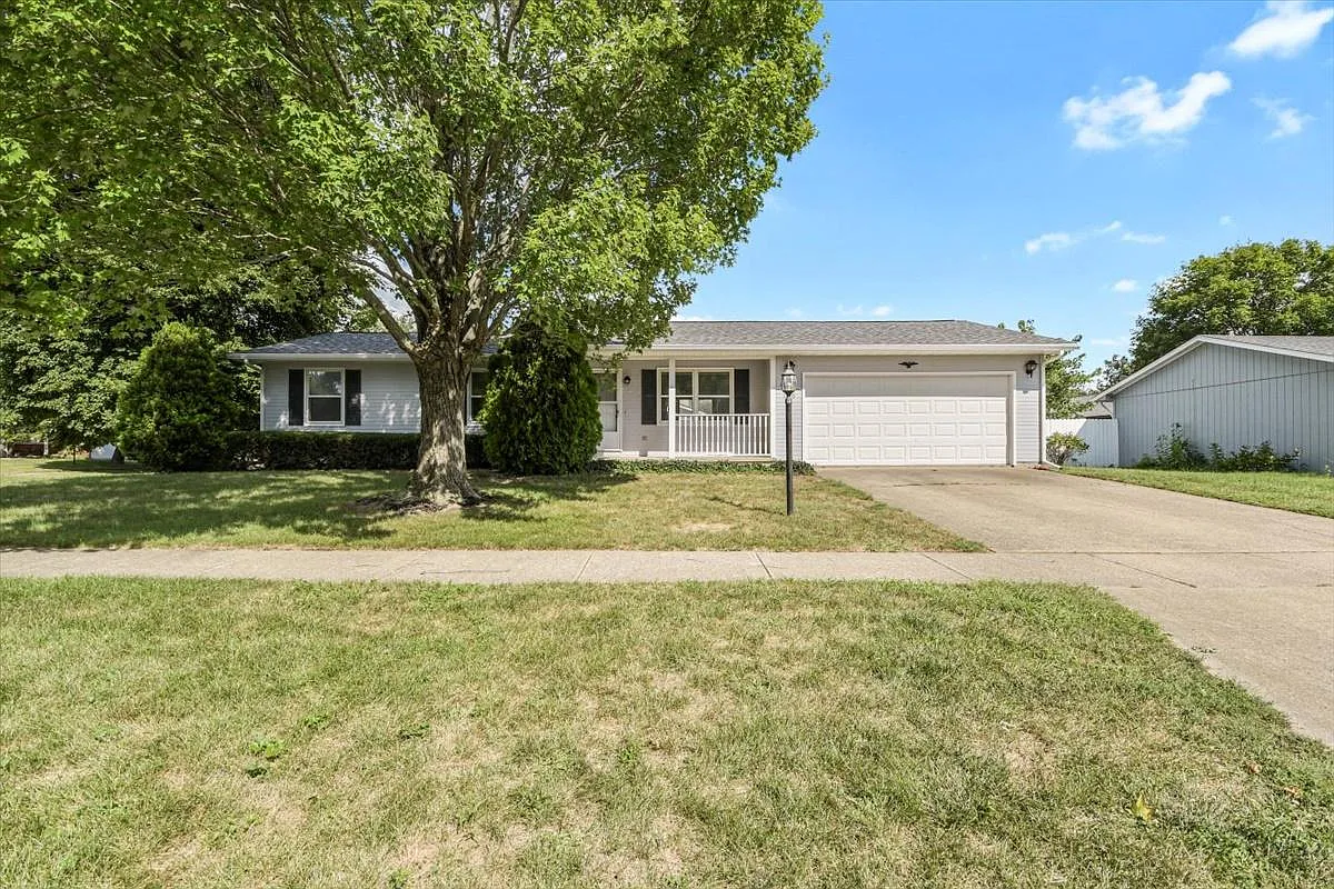 1710 Stratford Dr photo 1