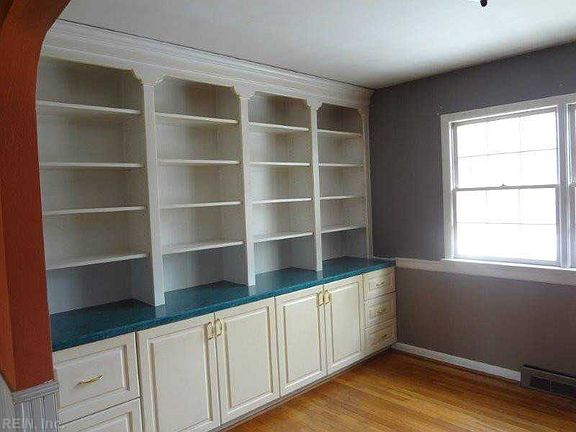 3rd image of 2412 Hood Dr