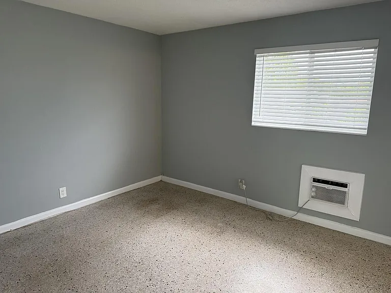 1118 N H St #15 — Photo 4