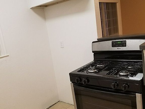 5th image of 113-115 S Halladay St #115-02