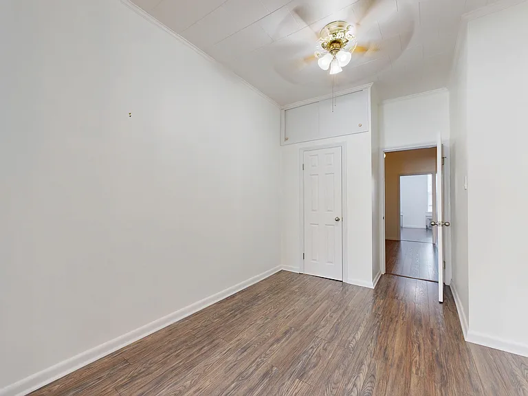 1941 Gates Ave #2R — Photo 14