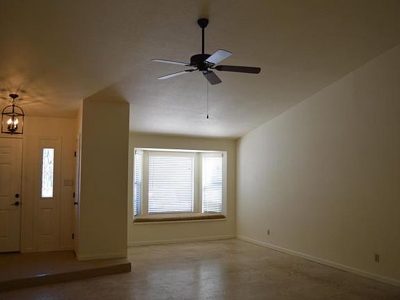 3rd image of 2529 E Paradise Dr