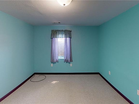 5th image of 5327 King Ave E