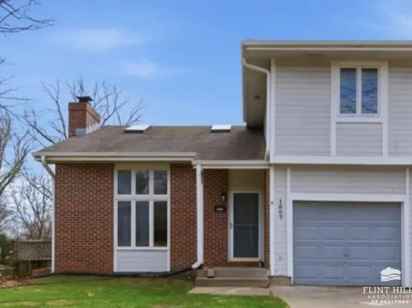 1507 6th Street Rd, Wamego, KS 66547