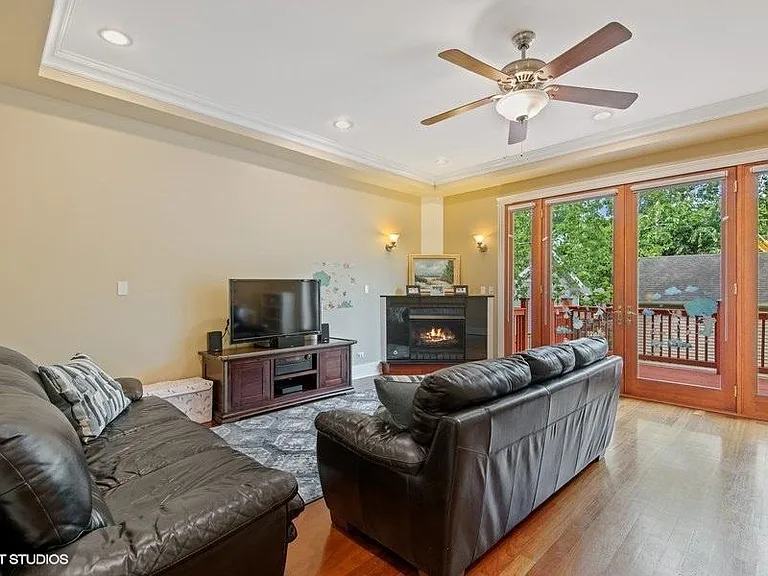 1560 Florence Ave — Photo 7