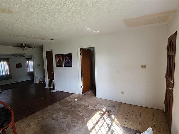 3rd image of 1836 S Ivey Ln