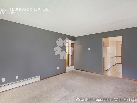 5th image of 927 Hardwick Dr SE