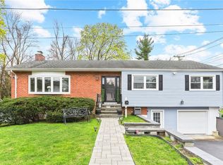 4 Vista Ln, Scarsdale, NY 10583