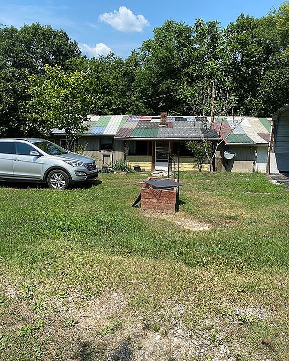 2nd image of 123 Hogans Creek Rd