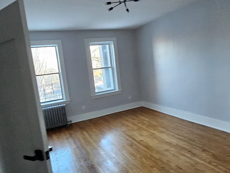 610 Salem Ave — Photo 11