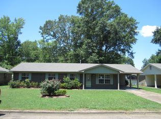 442 Winterset Dr, Columbus, MS 39702