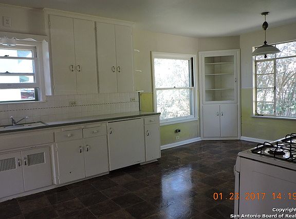 3rd image of 535 Barrett Ave