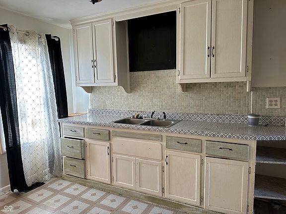 4th image of 2913 S Rybolt Ave