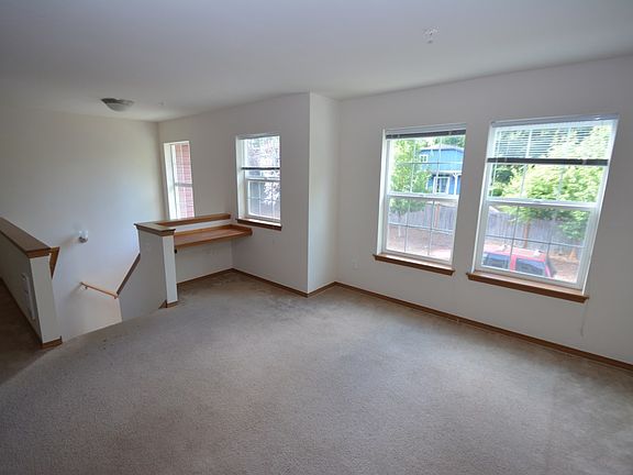 4th image of 10504 140th St Ct E Unit 87