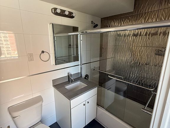 5th image of 2822 Astoria Blvd #4