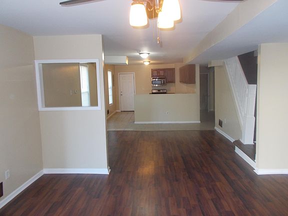 3rd image of 300 S Claymont St